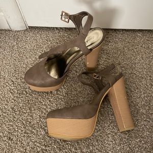 Charming Charlie’s size 8 brown and tan heels!